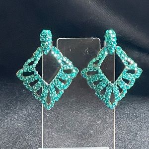 VINTAGE 70’s RHINESTONE PIERCED EARRINGS•EMERALD GREEN•Diamond shaped•2”drop🎉HP